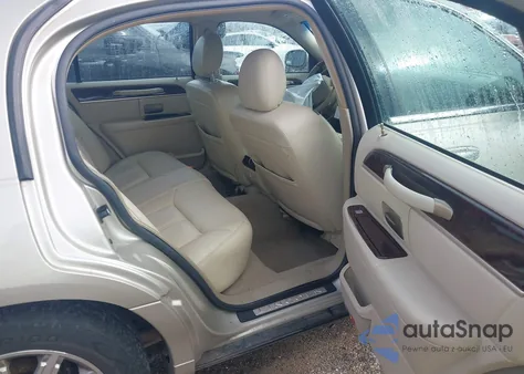 2010 Lincoln Town Car Signature Limited from USA, damaged, VIN 2LNBL8CVXAX751711